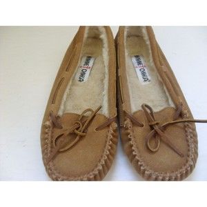 Minnetonka Moccosins Slippers  Suede Tan Womens 6 shoes